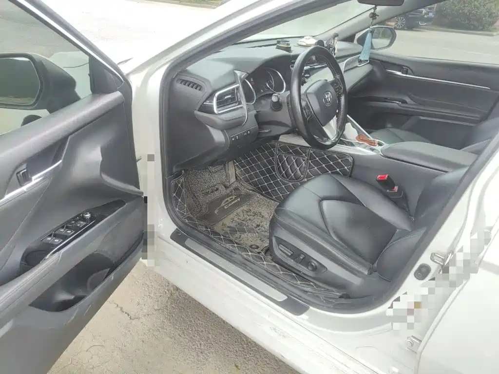 Toyota Camry — миниатюра 14