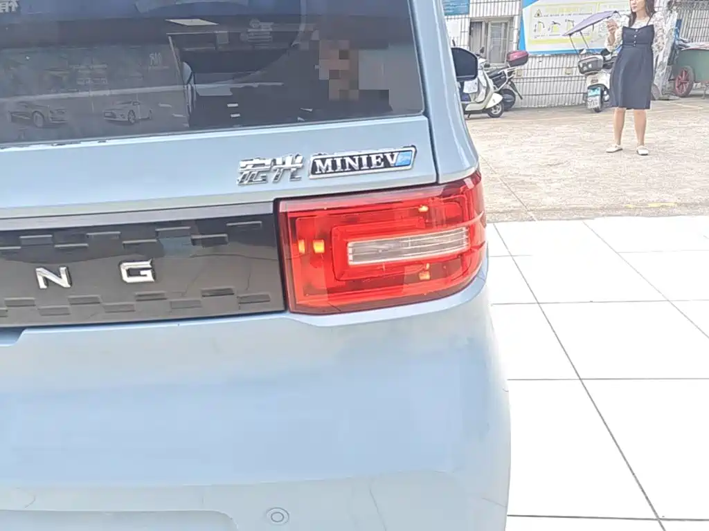 Wuling MINIEV — миниатюра 8