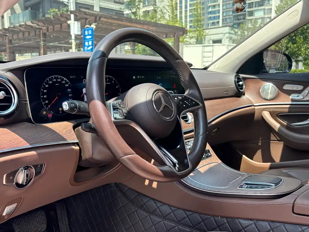 Mercedes-Benz E-Class — миниатюра 3