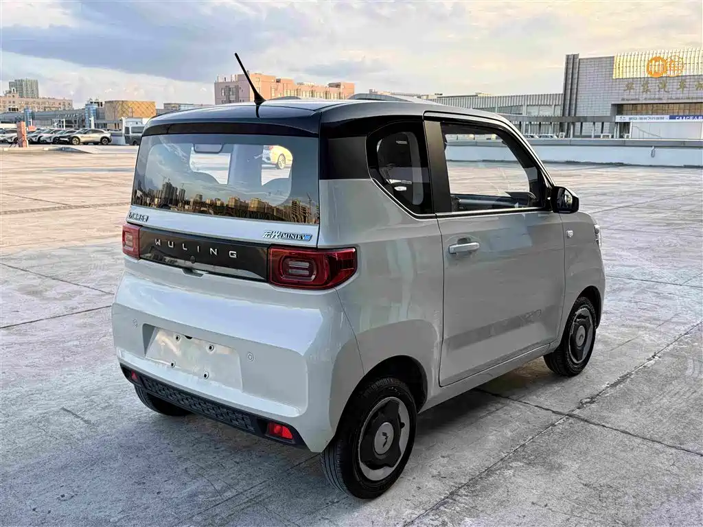 Wuling MINIEV — миниатюра 5