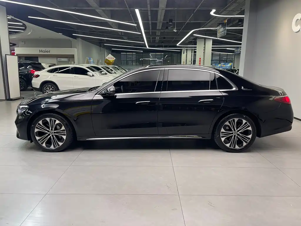 Mercedes-Benz E-Class — миниатюра 8