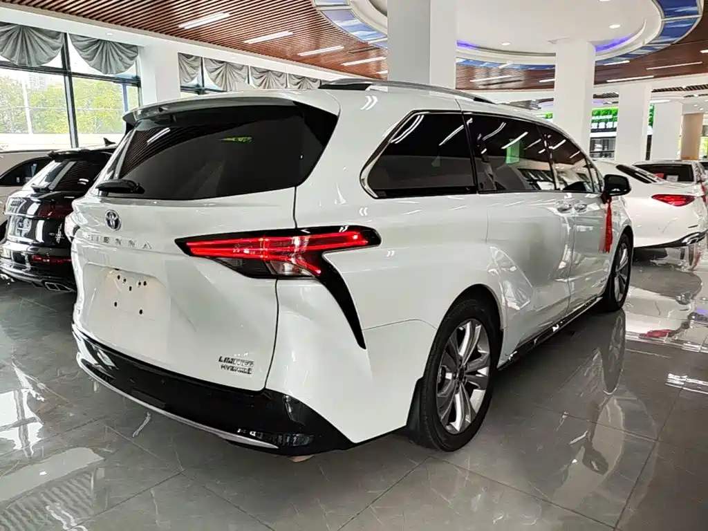 Toyota Sienna — миниатюра 7
