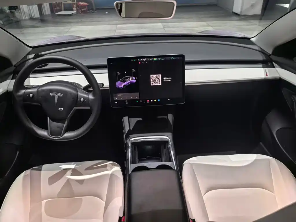 Tesla Model 3 — миниатюра 4