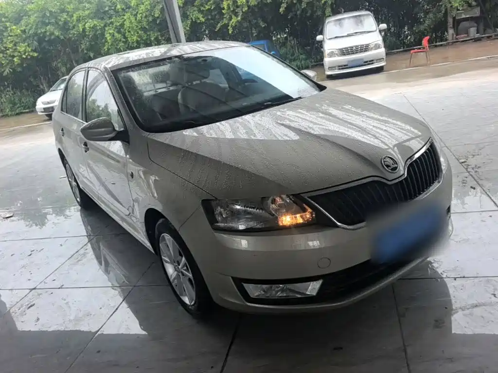 Skoda Rapid — миниатюра 4