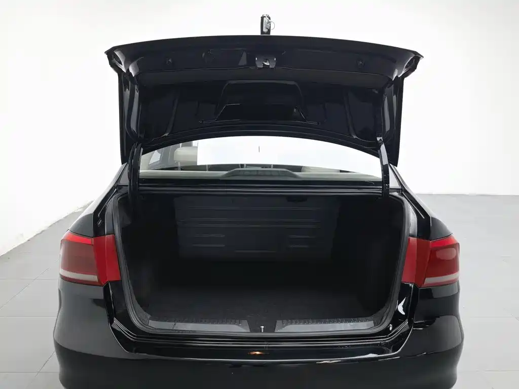 Volkswagen Santana — миниатюра 16