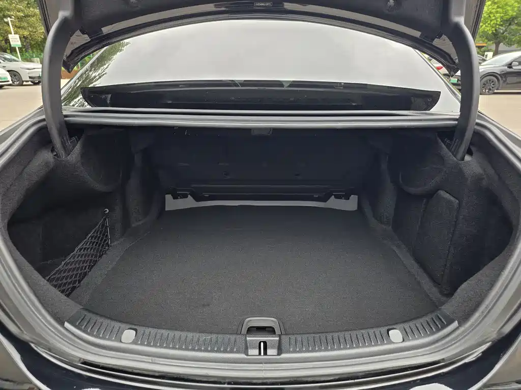 Mercedes-Benz E-Class — миниатюра 16