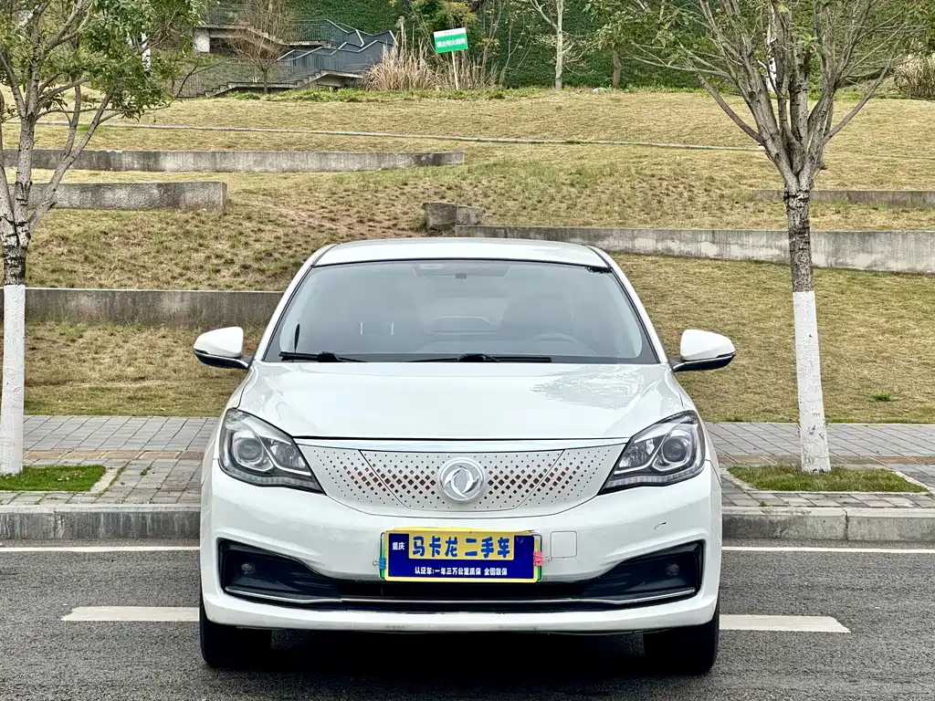 DONGFENG E70