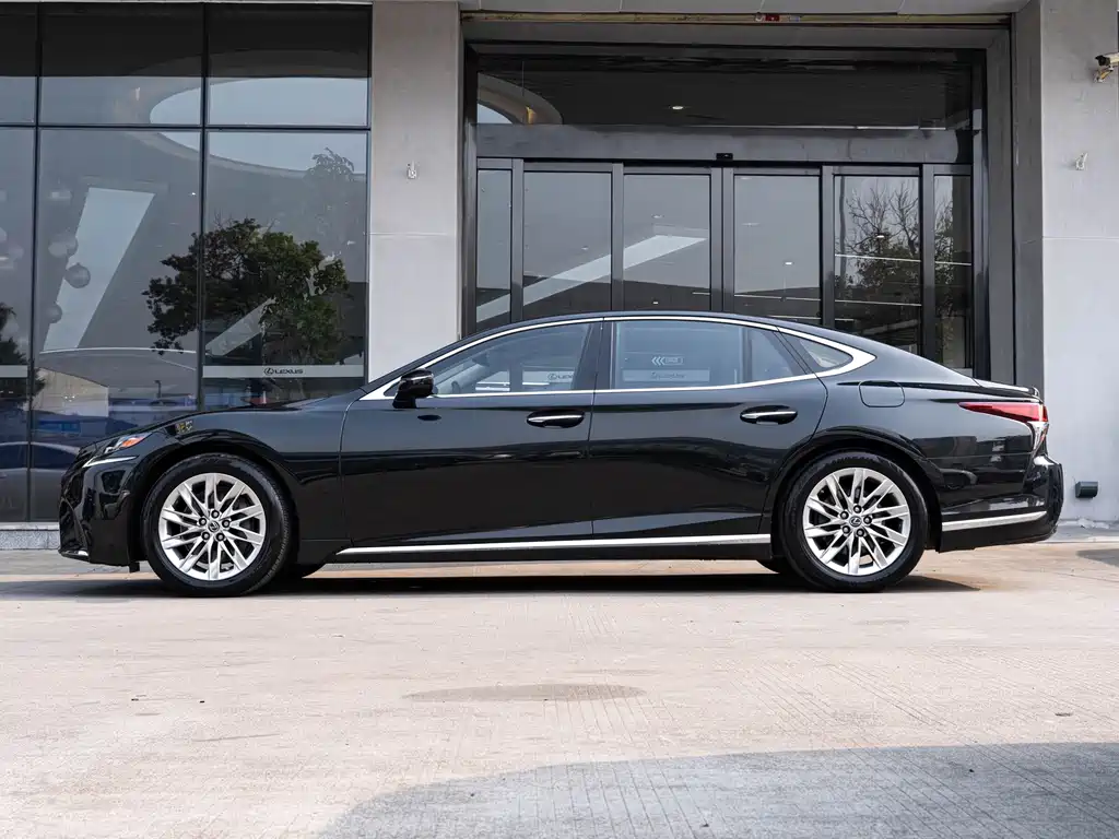 Lexus LS — миниатюра 4