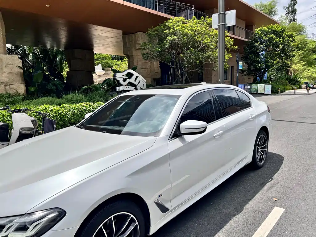 BMW 5 Series — миниатюра 13