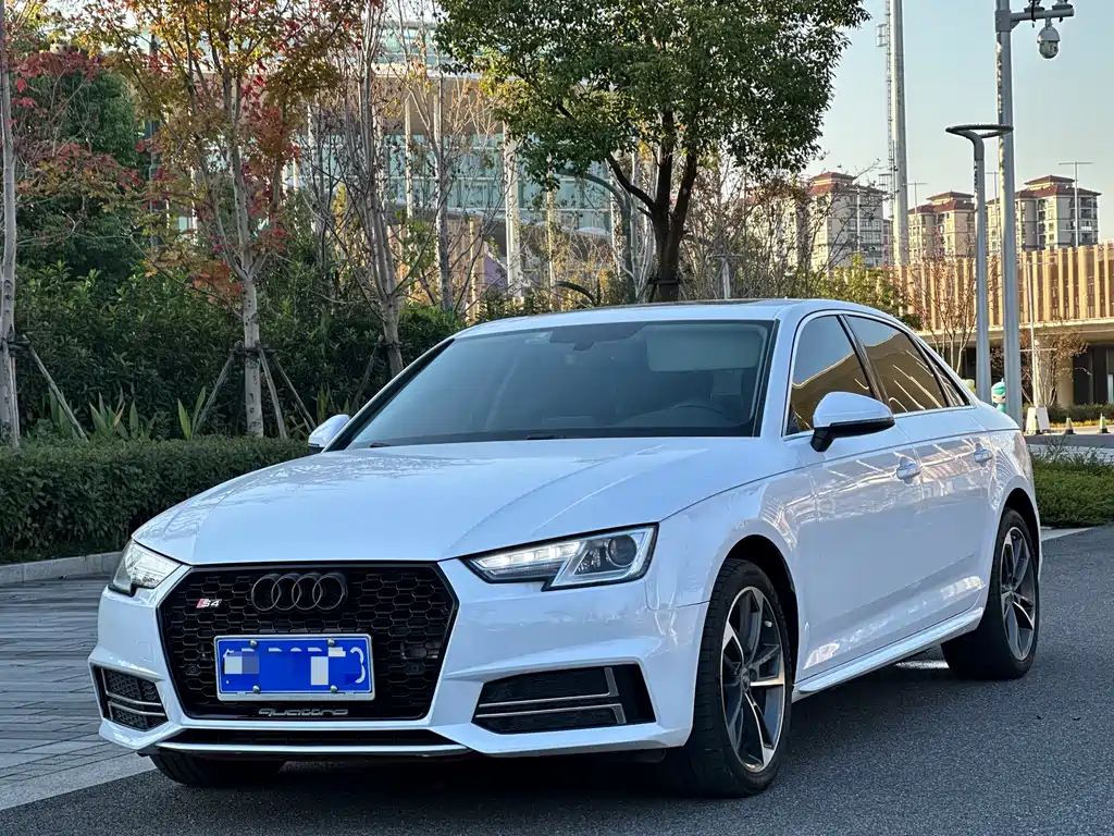 Audi A4L 2019