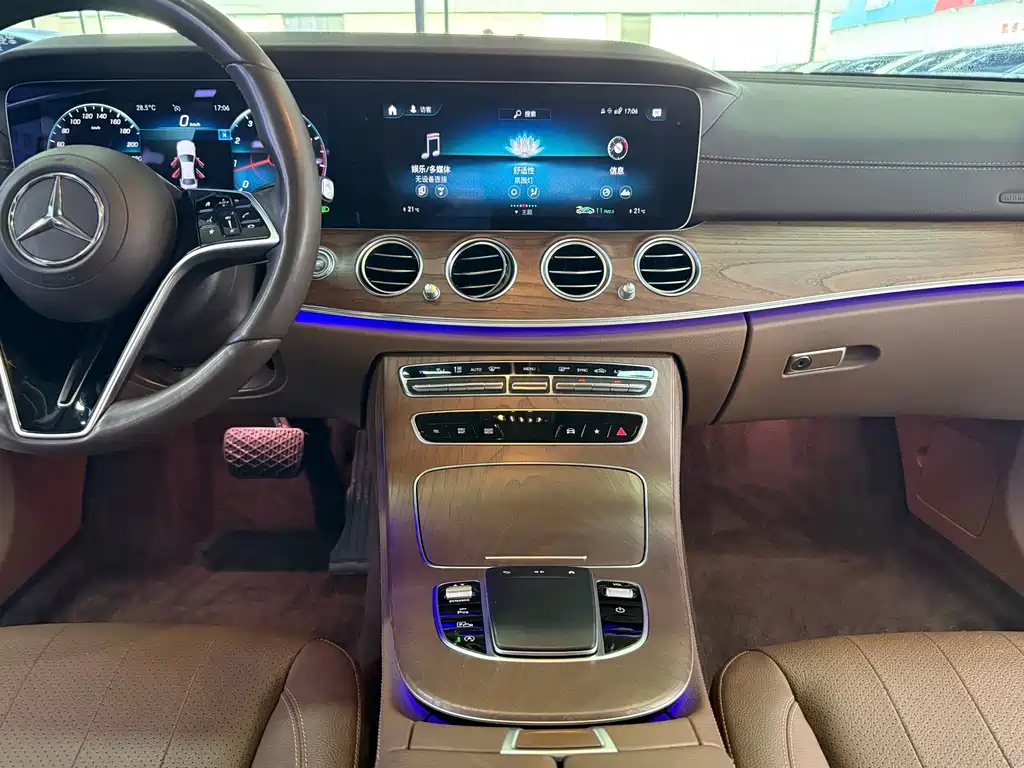 Mercedes-Benz E-Class — миниатюра 8