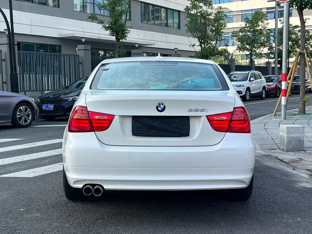 BMW 3 Series — миниатюра 6