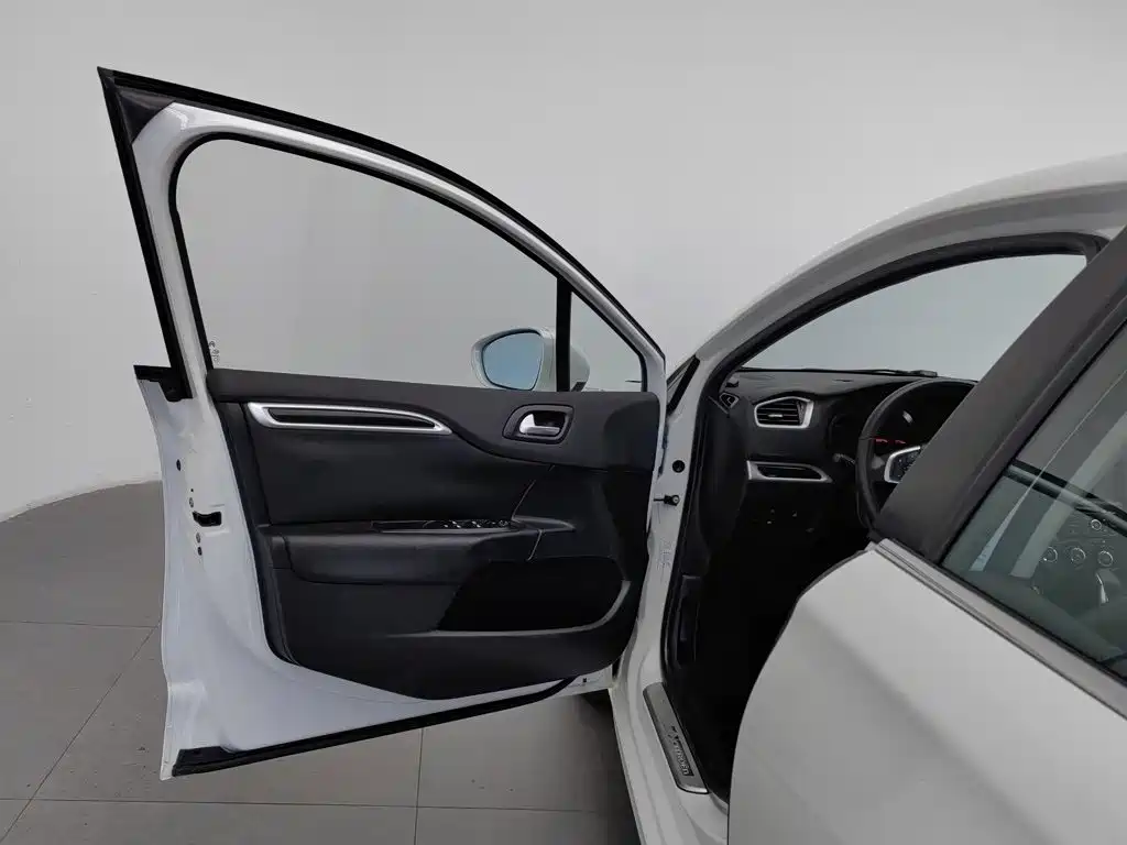 Citroen C4L — миниатюра 8