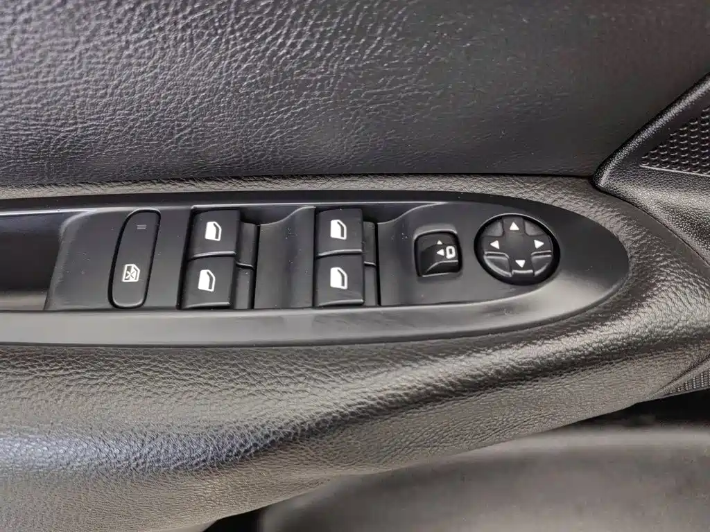 Citroen C4L — миниатюра 9