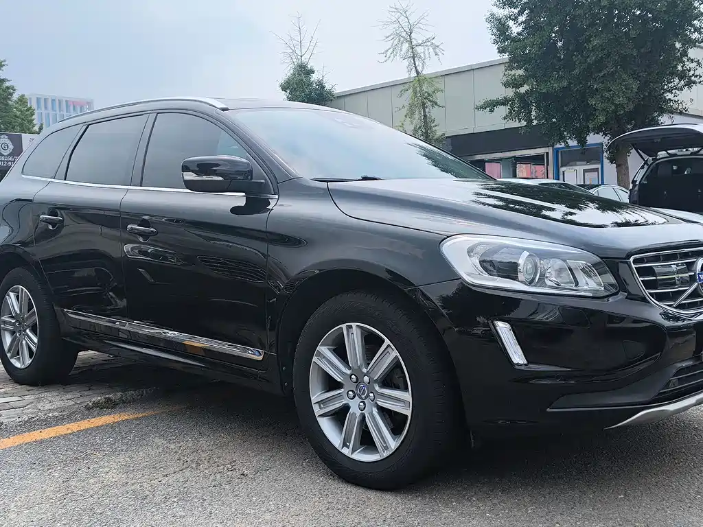 VOLVO  XC60