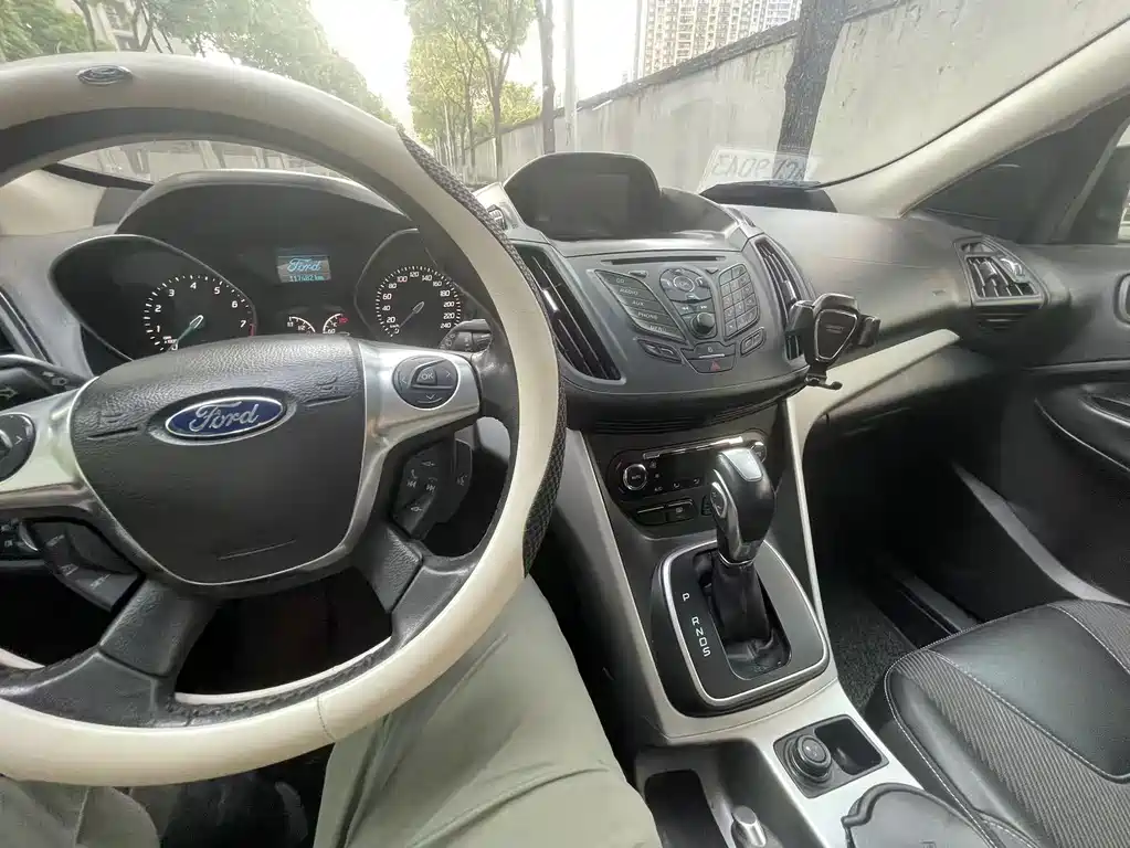 Ford Kuga — миниатюра 9
