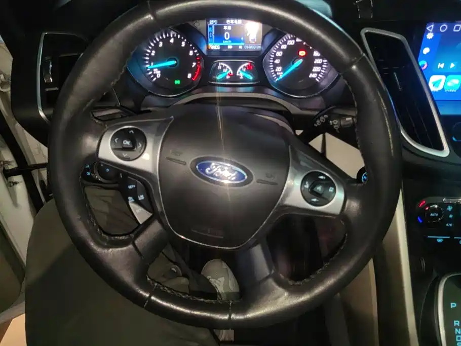 Ford Kuga — миниатюра 15