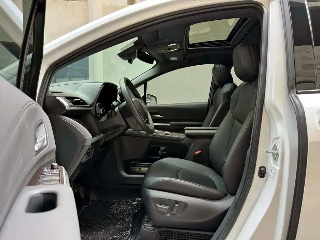 Toyota Sienna — миниатюра 9