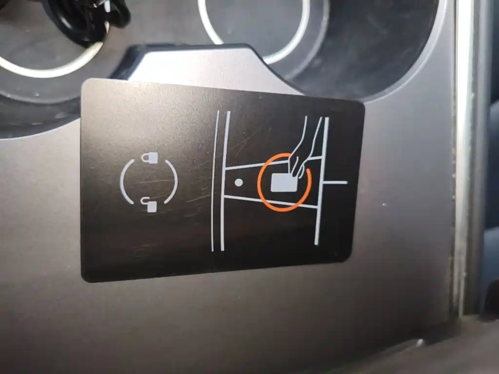 Tesla Model 3 — миниатюра 9