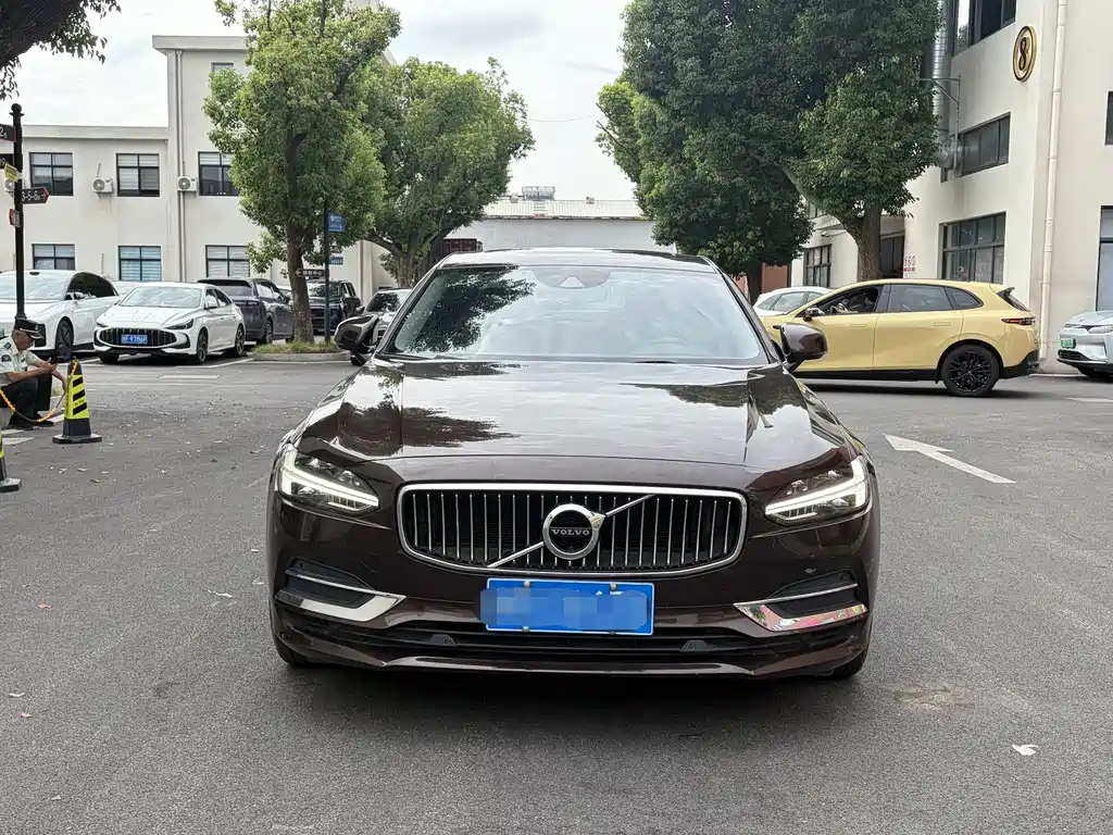 Volvo S90 — миниатюра 2