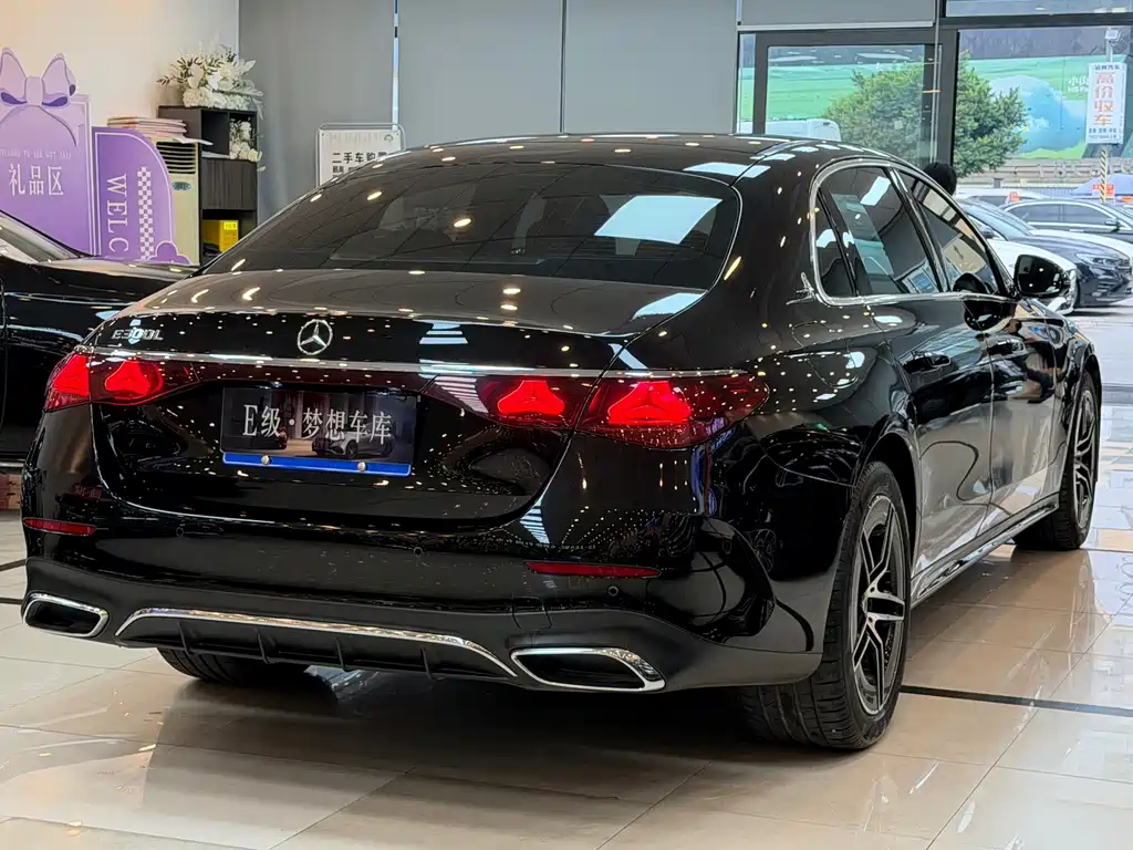Mercedes-Benz E-Class — миниатюра 20