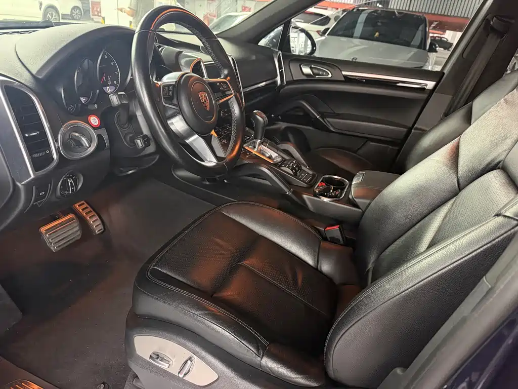 Porsche Cayenne — миниатюра 7