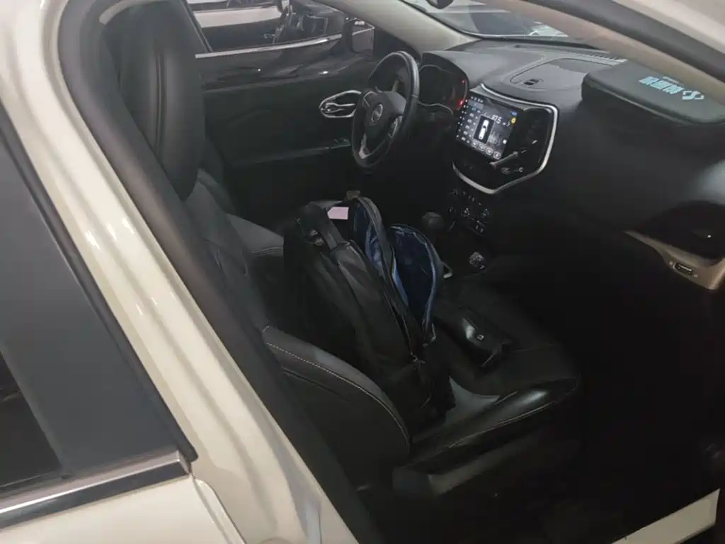 Jeep Cherokee — миниатюра 25