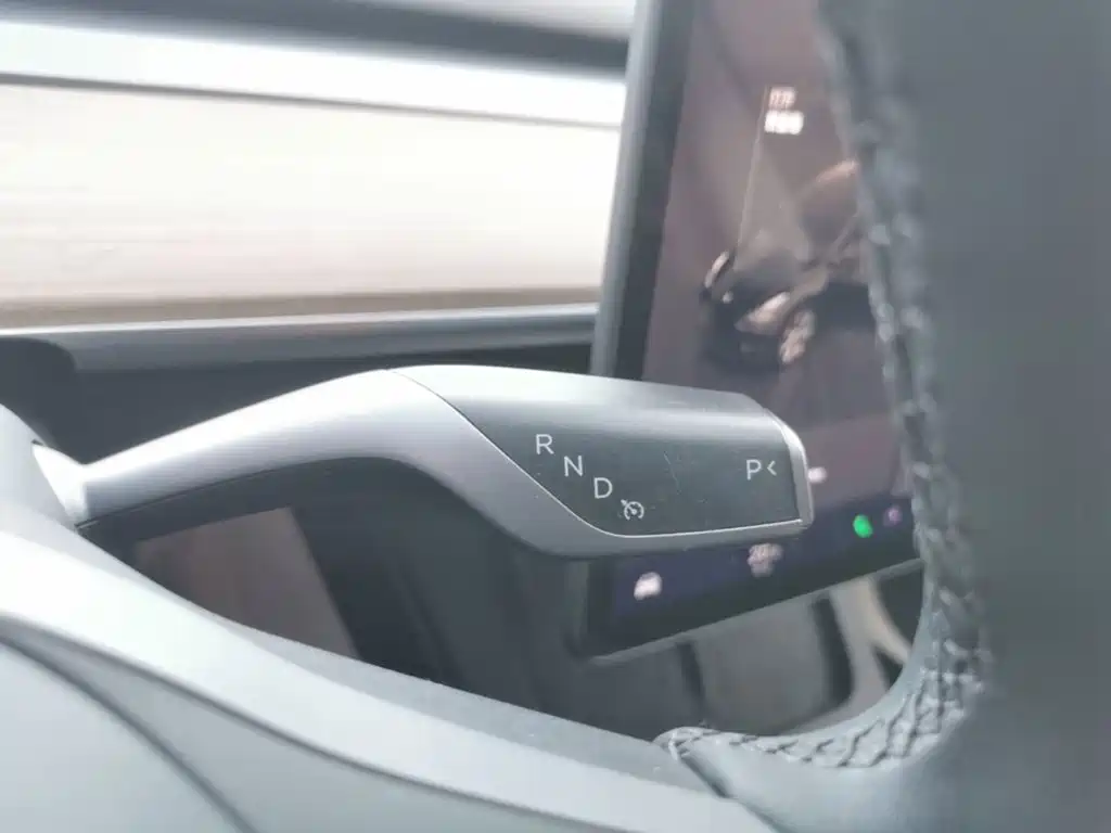 Tesla Model Y — миниатюра 14