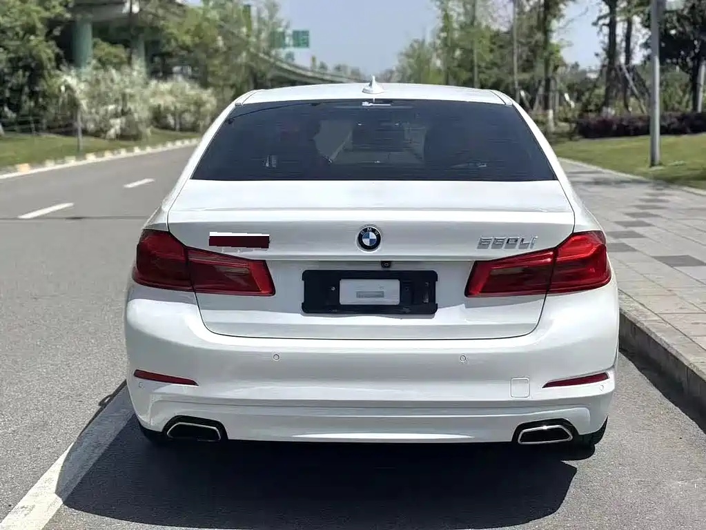 BMW 5 Series — миниатюра 14