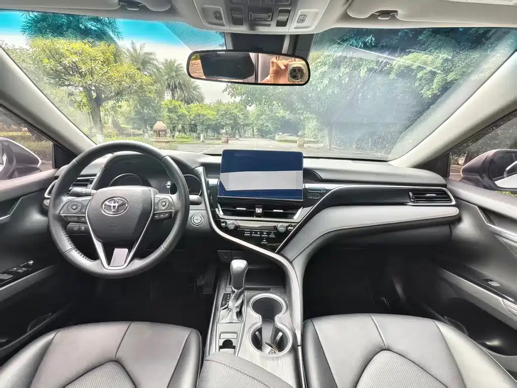 Toyota Camry — миниатюра 5