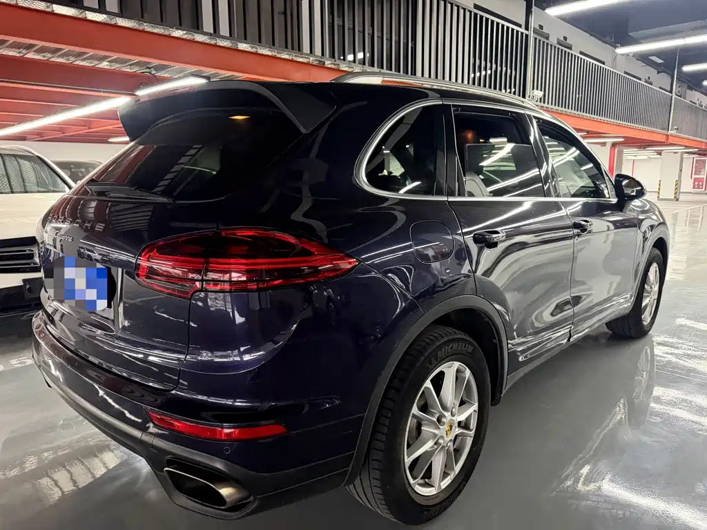 Porsche Cayenne — миниатюра 18