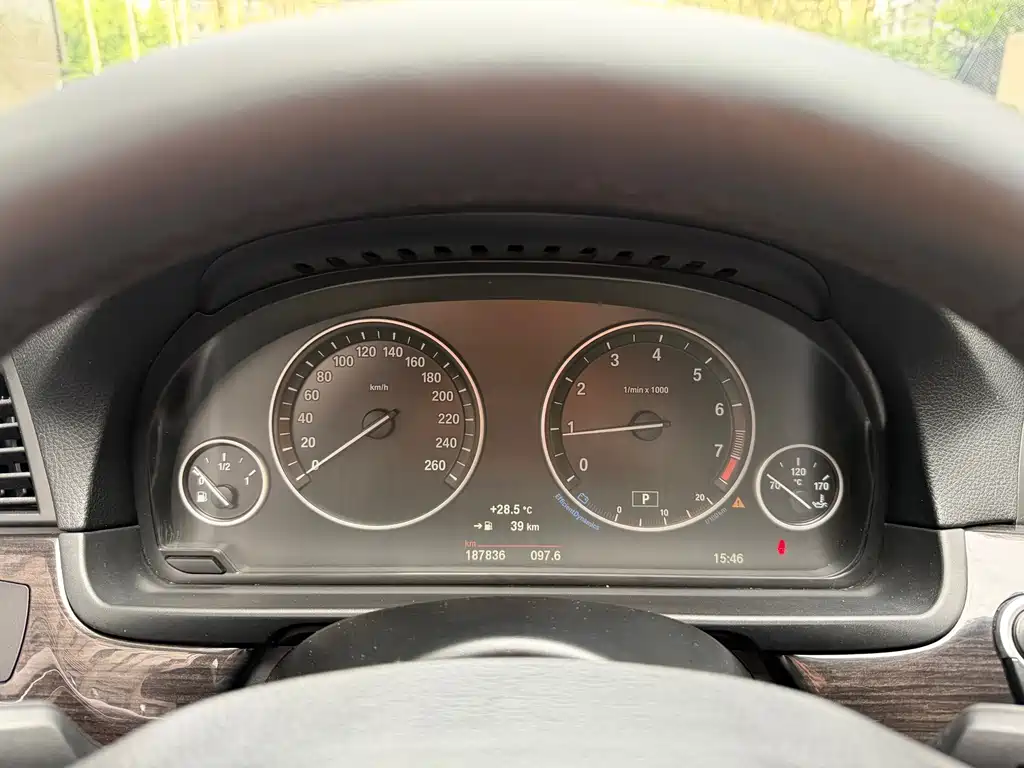 BMW 5 Series — миниатюра 9