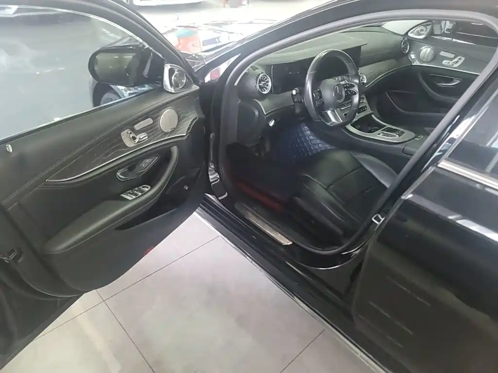 Mercedes-Benz E-Class — миниатюра 16