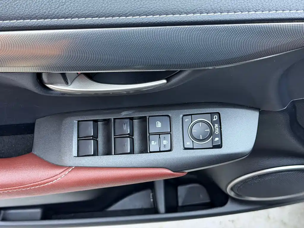Lexus NX — миниатюра 4
