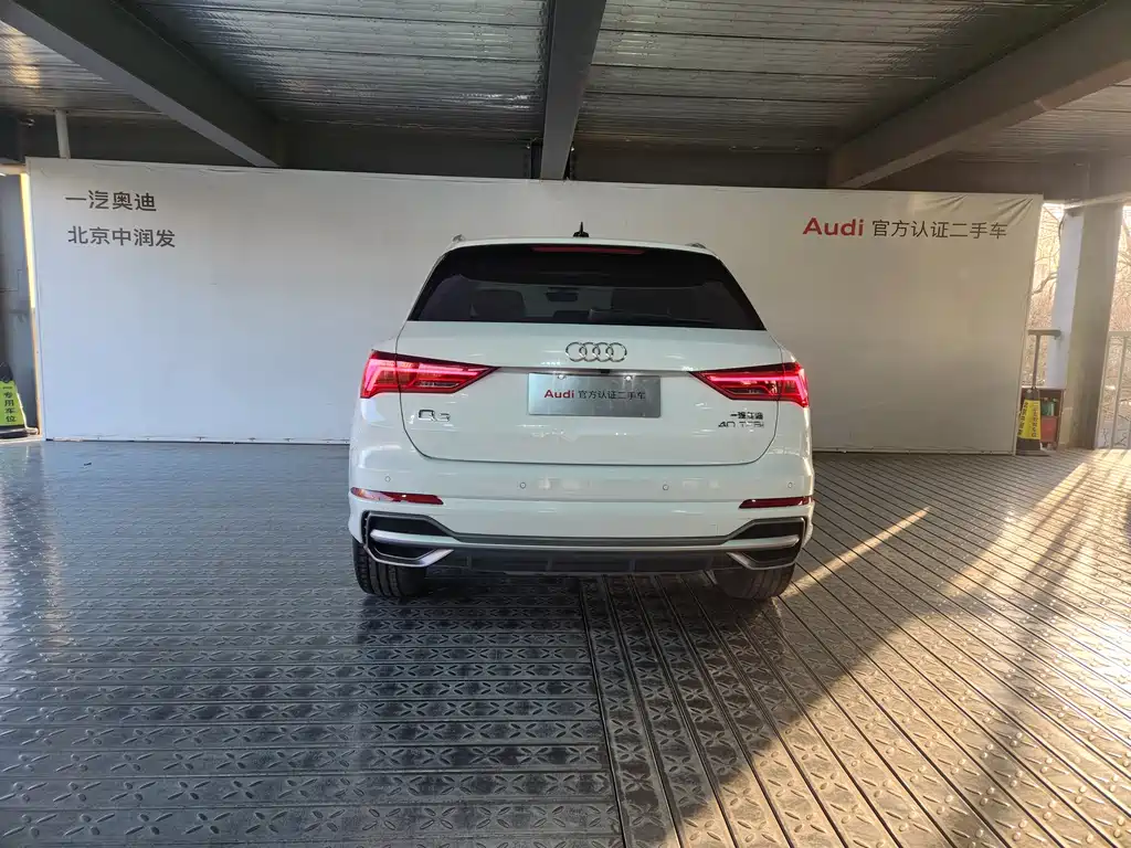 AUDI Q3