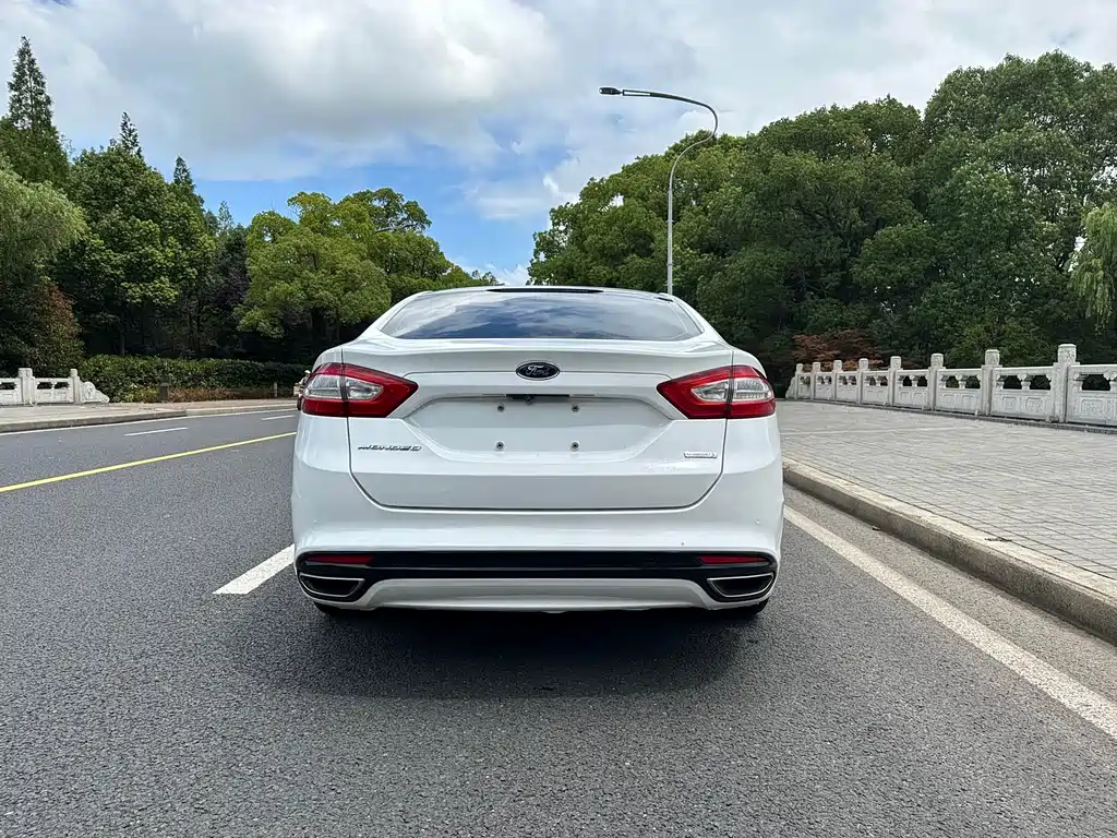 Ford Mondeo — миниатюра 6