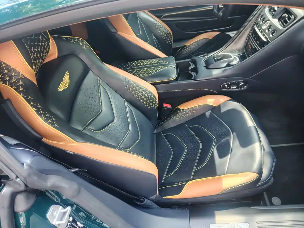 Aston Martin DBS — миниатюра 8