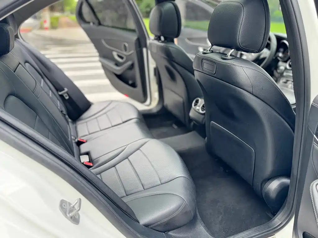 Mercedes-Benz C-Class — миниатюра 11