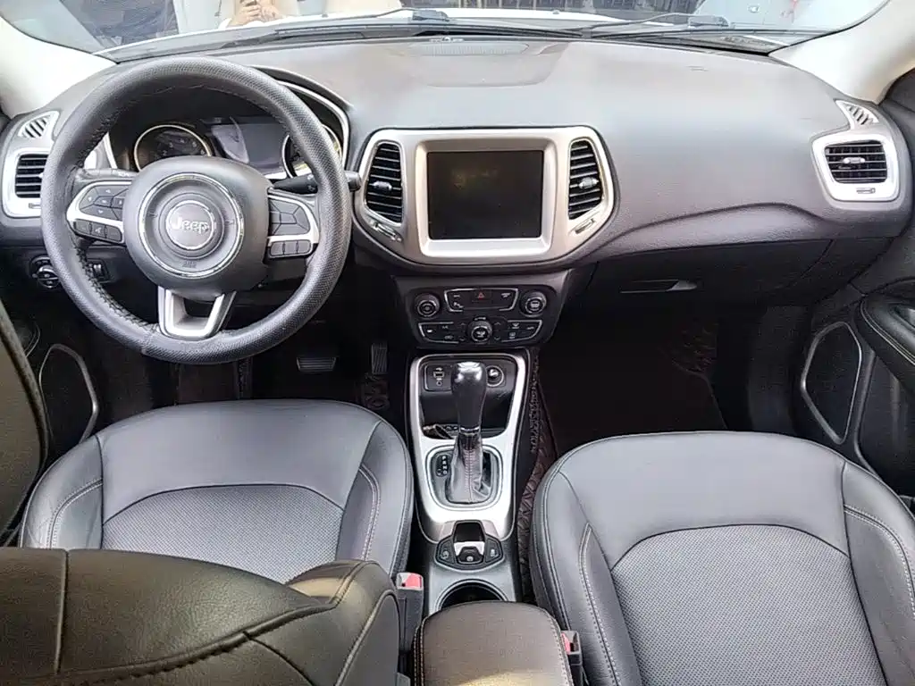 Jeep Compass — миниатюра 10