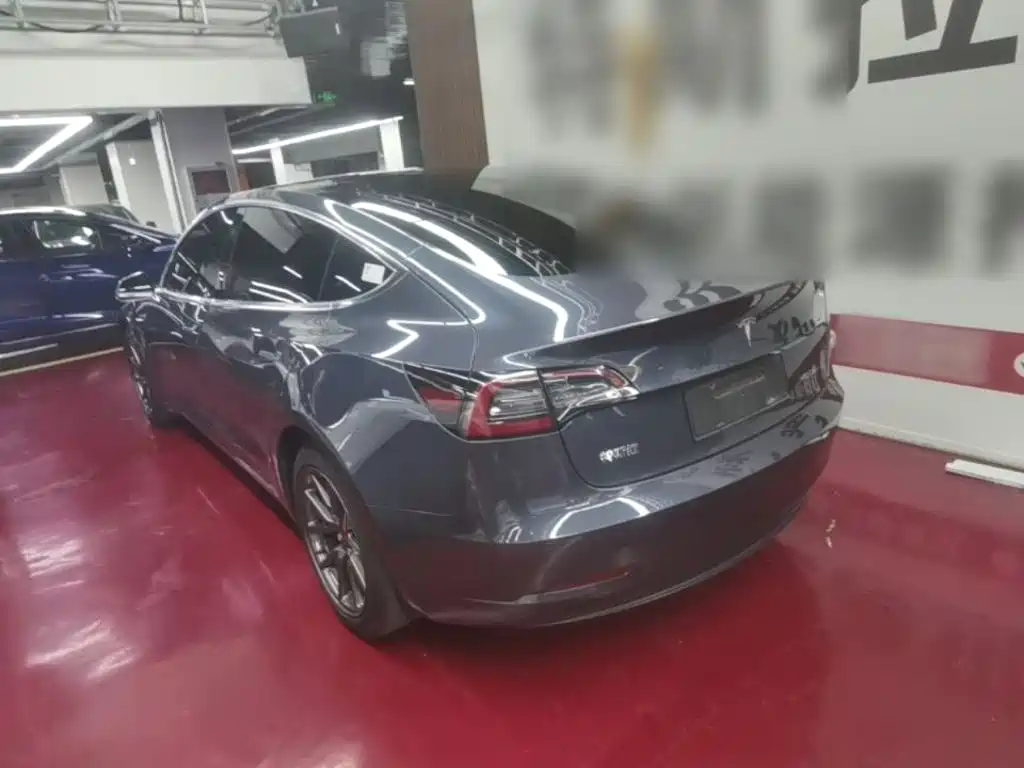 Tesla Model 3 — миниатюра 5