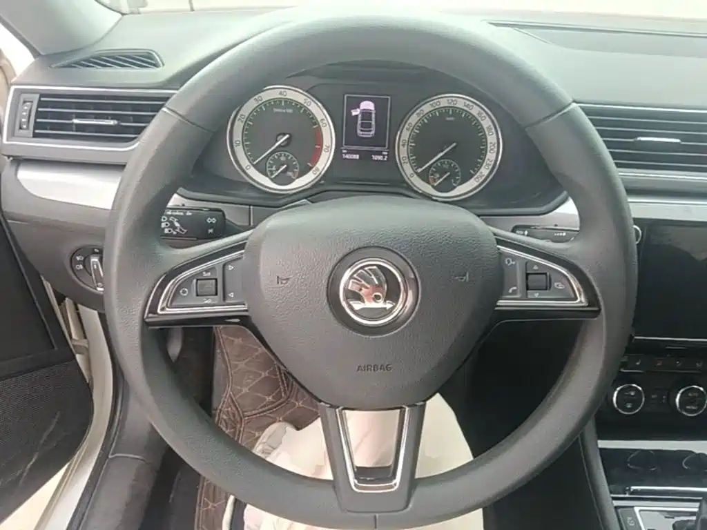 Skoda Superb — миниатюра 11