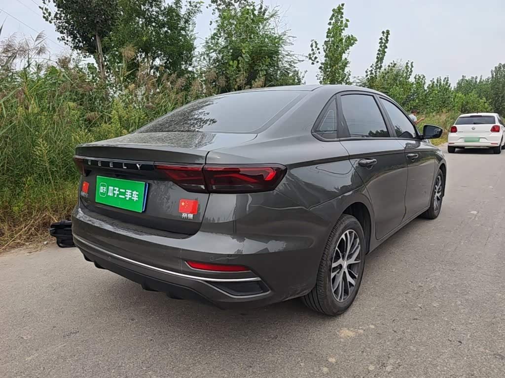 Geely Emgrand 1.5 л 2024 г. Серебристо-серый, пробег 5800 км