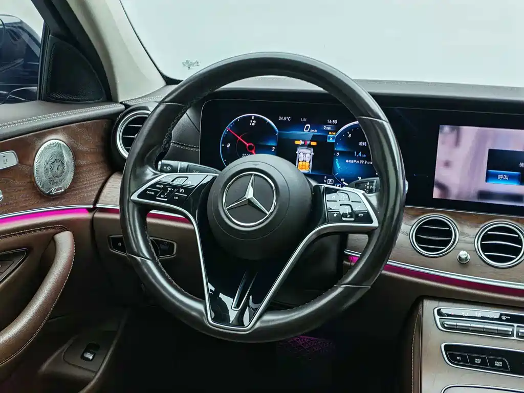 Mercedes-Benz E-Class — миниатюра 9