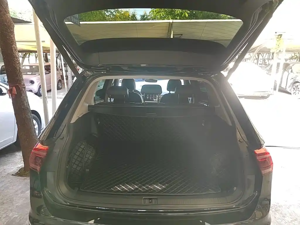 Volkswagen Tiguan L — миниатюра 19