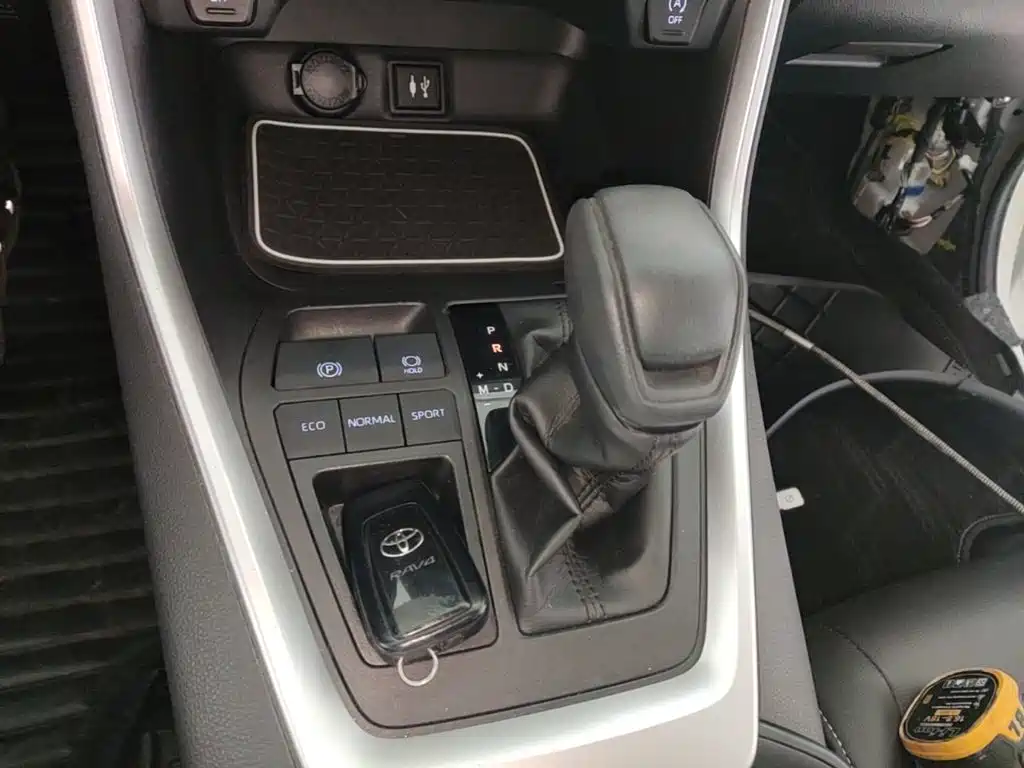 Toyota RAV4 — миниатюра 14