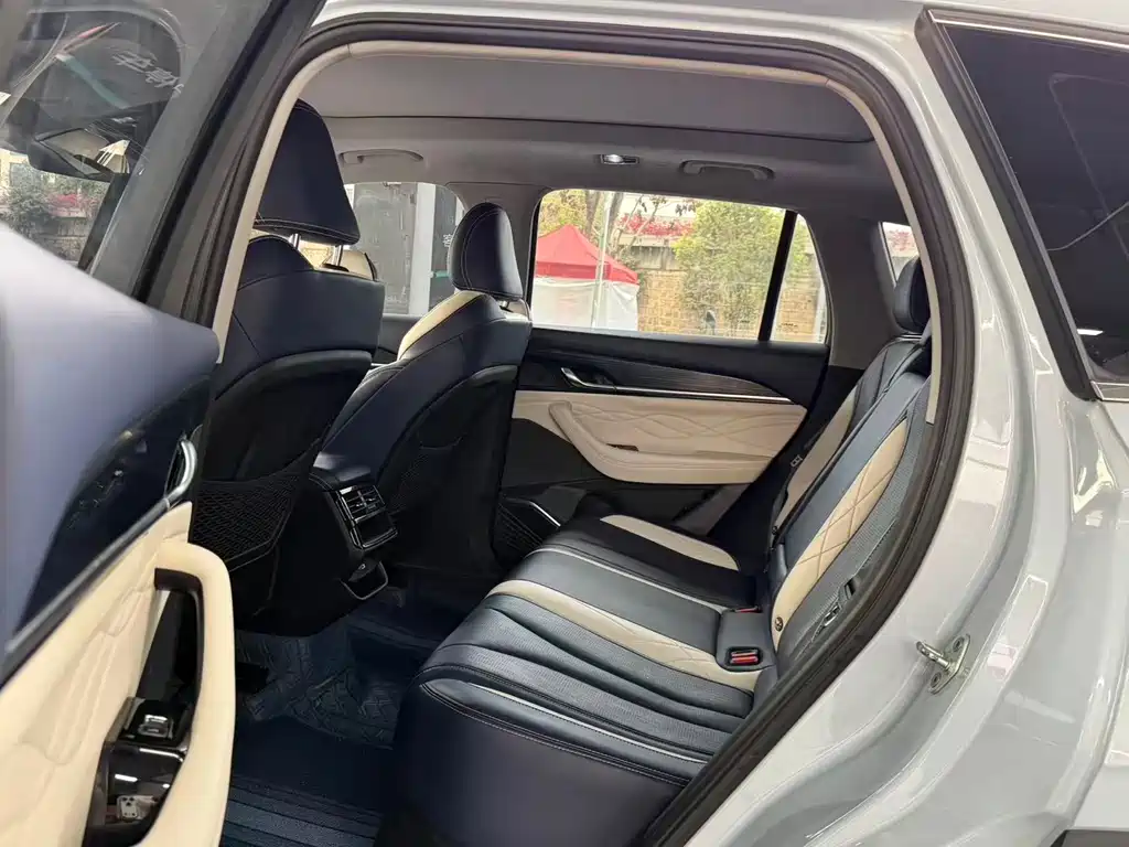 Geely Xingyue L — миниатюра 13