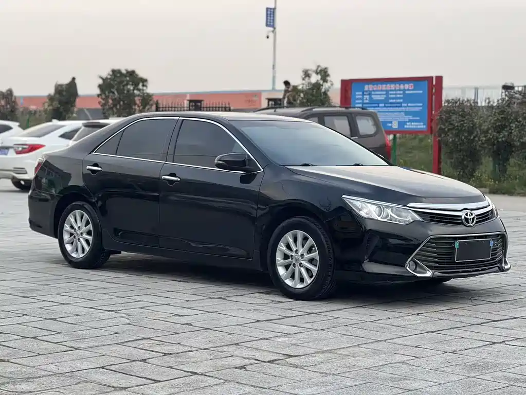 TOYOTA CAMRY