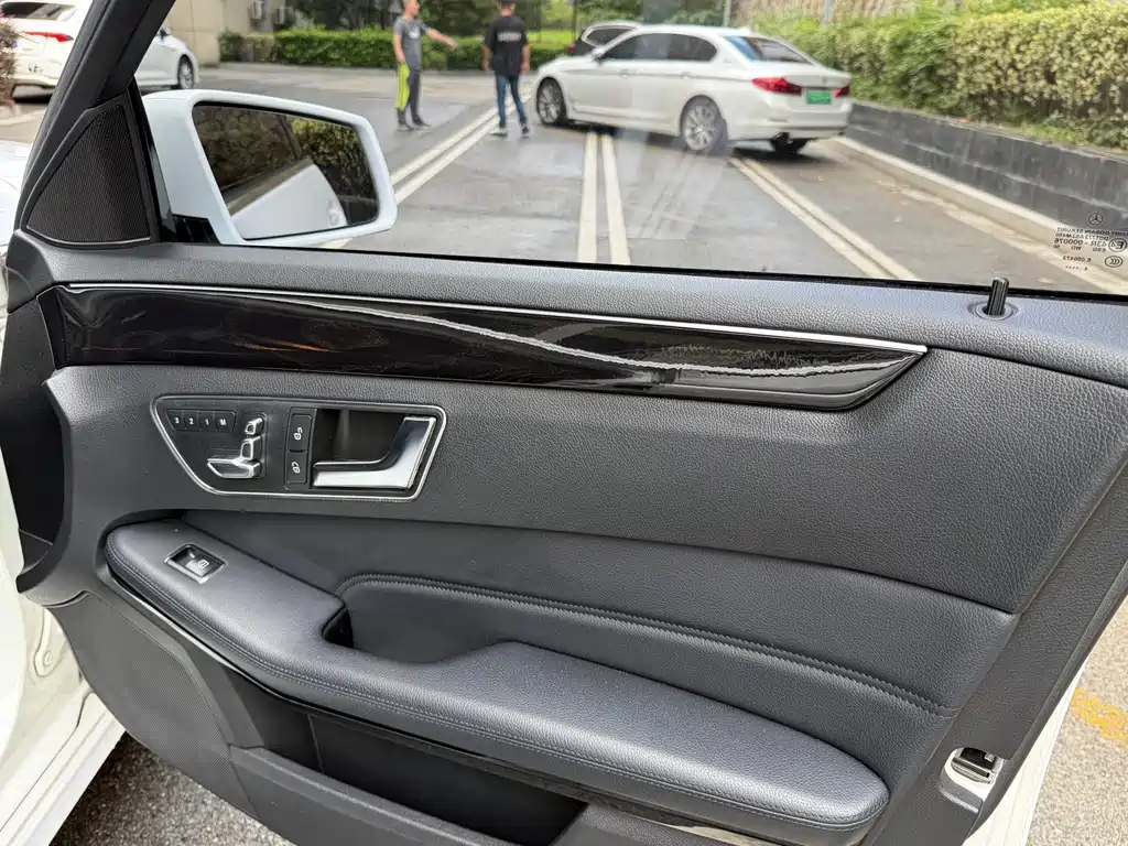 Mercedes-Benz E-Class — миниатюра 15