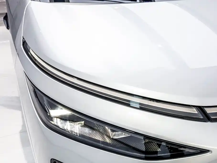 XPeng X9 — миниатюра 36