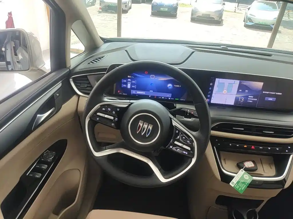 Buick GL8 Hybrid — миниатюра 11